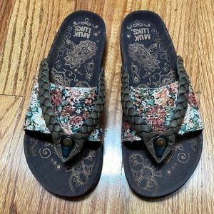 Muk Luk boho sandal